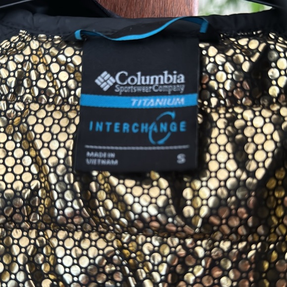 Ladies size small Columbia jacket - Picture 3 of 6